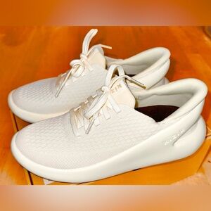 New Kizik Roamer Marshmallow cream slip-in sneakers comfort shoes Women's 7.5